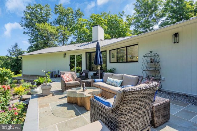 2 PURITAN CT, Princeton, NJ 08540