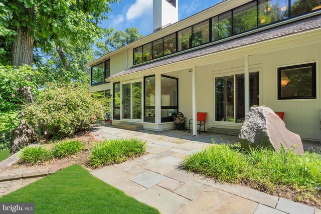 2 PURITAN CT, Princeton, NJ 08540