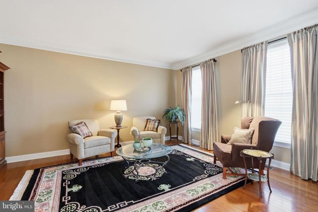 9 HILLVIEW DR, Newtown, PA 18940