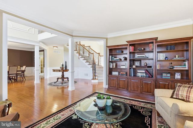 9 HILLVIEW DR, Newtown, PA 18940