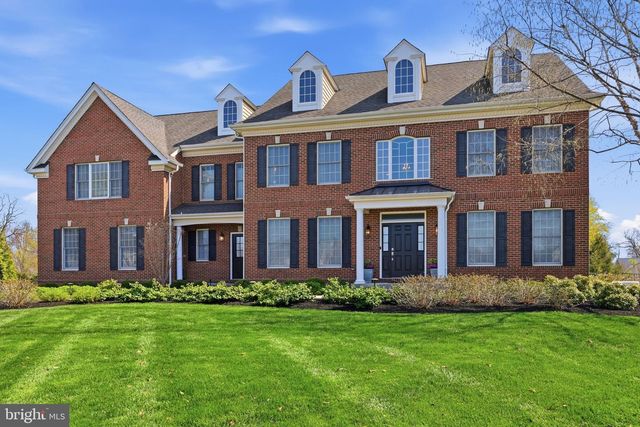 9 HILLVIEW DR, Newtown, PA 18940