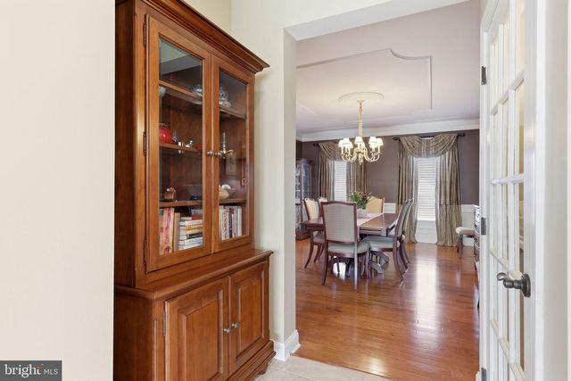 9 HILLVIEW DR, Newtown, PA 18940