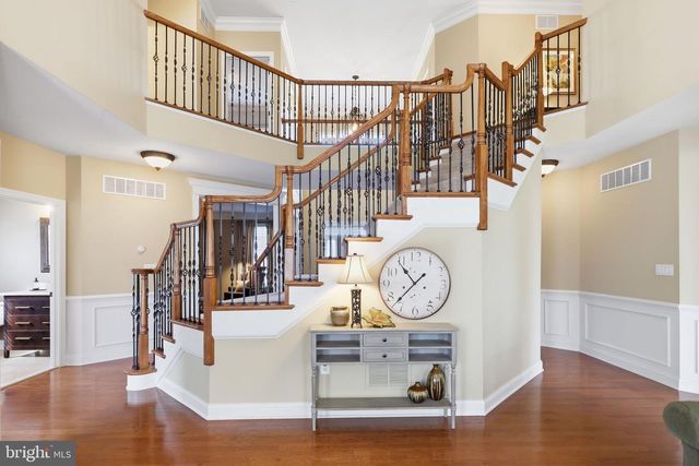 9 HILLVIEW DR, Newtown, PA 18940