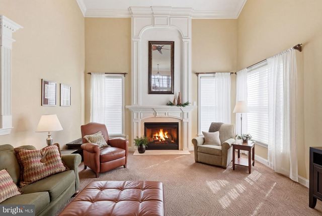 9 HILLVIEW DR, Newtown, PA 18940