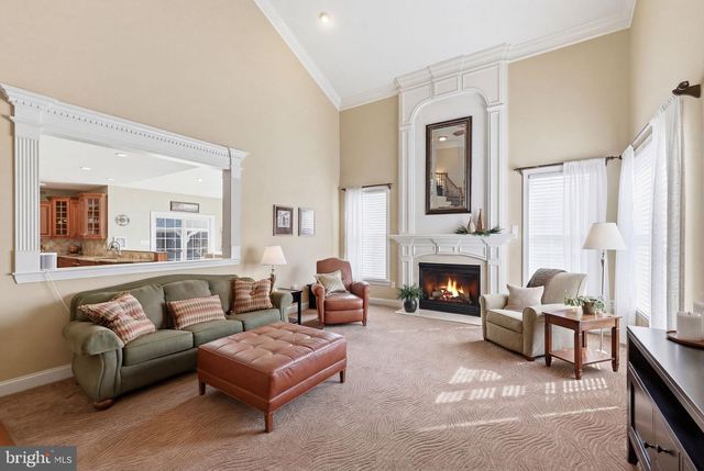 9 HILLVIEW DR, Newtown, PA 18940
