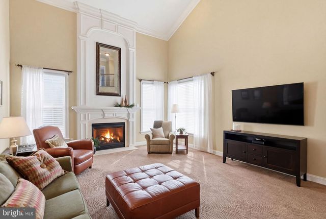9 HILLVIEW DR, Newtown, PA 18940