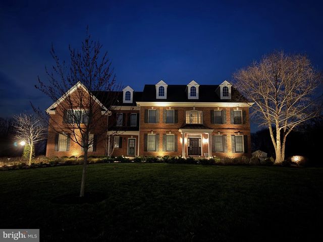 9 HILLVIEW DR, Newtown, PA 18940