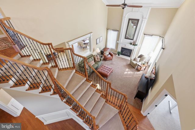 9 HILLVIEW DR, Newtown, PA 18940