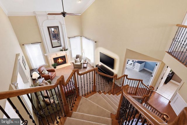 9 HILLVIEW DR, Newtown, PA 18940
