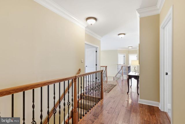 9 HILLVIEW DR, Newtown, PA 18940