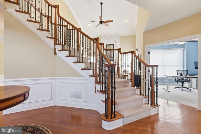 9 HILLVIEW DR, Newtown, PA 18940