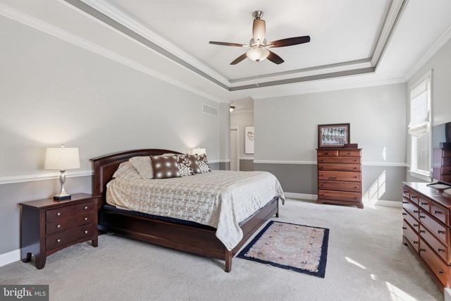 9 HILLVIEW DR, Newtown, PA 18940