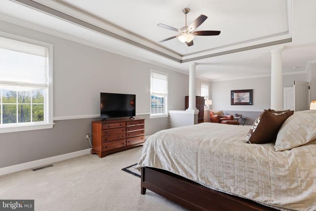 9 HILLVIEW DR, Newtown, PA 18940