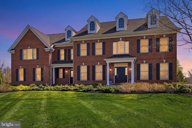 9 HILLVIEW DR, Newtown, PA 18940