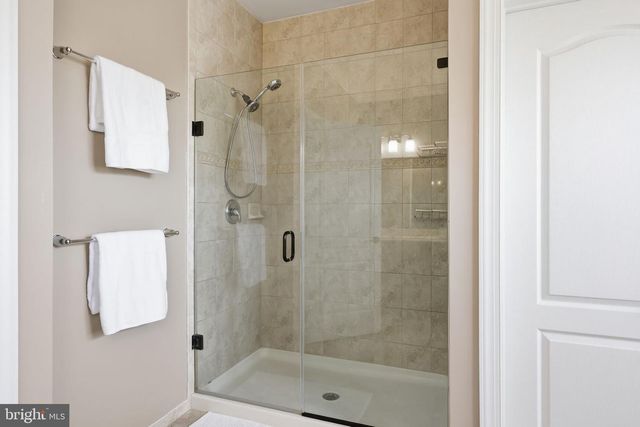 9 HILLVIEW DR, Newtown, PA 18940