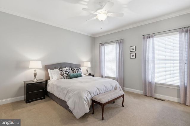 9 HILLVIEW DR, Newtown, PA 18940