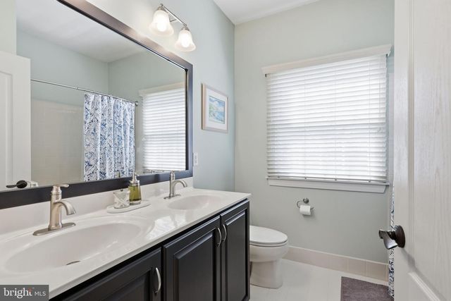 9 HILLVIEW DR, Newtown, PA 18940