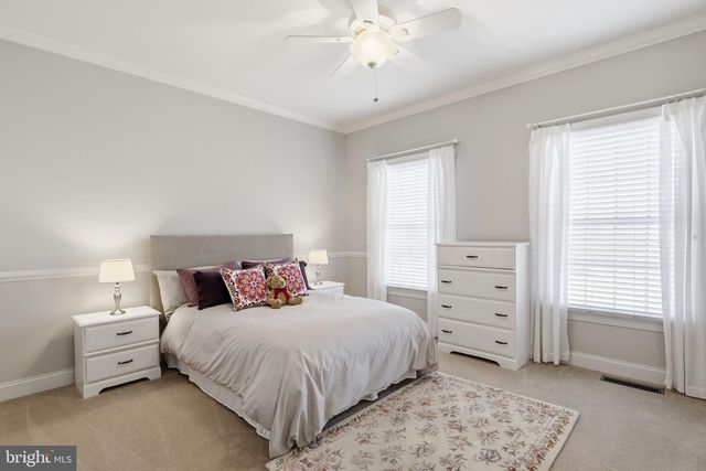 9 HILLVIEW DR, Newtown, PA 18940
