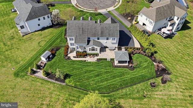 9 HILLVIEW DR, Newtown, PA 18940