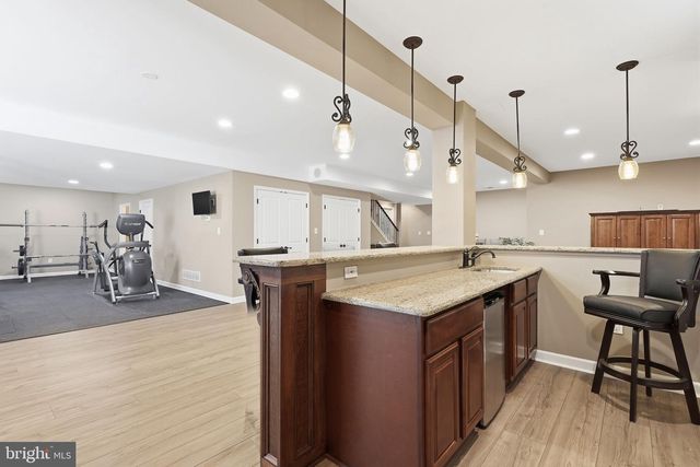 9 HILLVIEW DR, Newtown, PA 18940