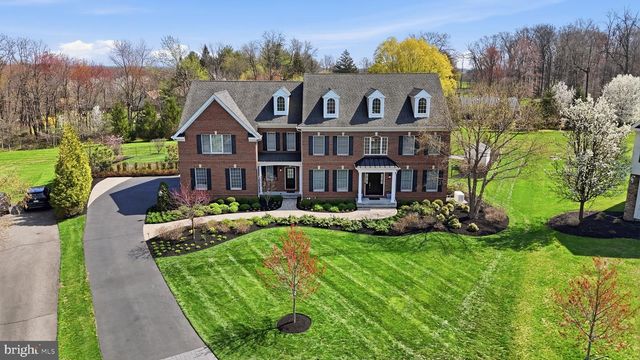 9 HILLVIEW DR, Newtown, PA 18940