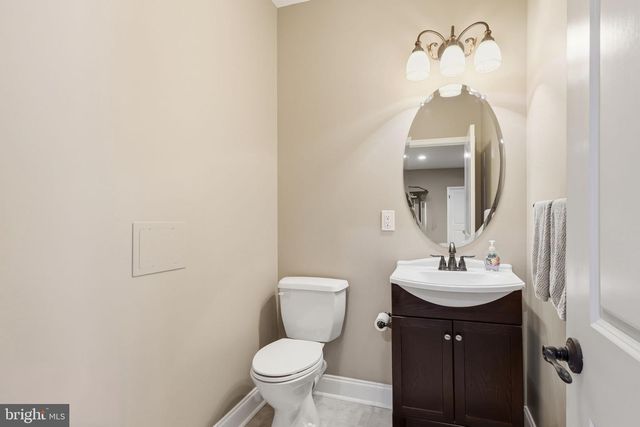 9 HILLVIEW DR, Newtown, PA 18940