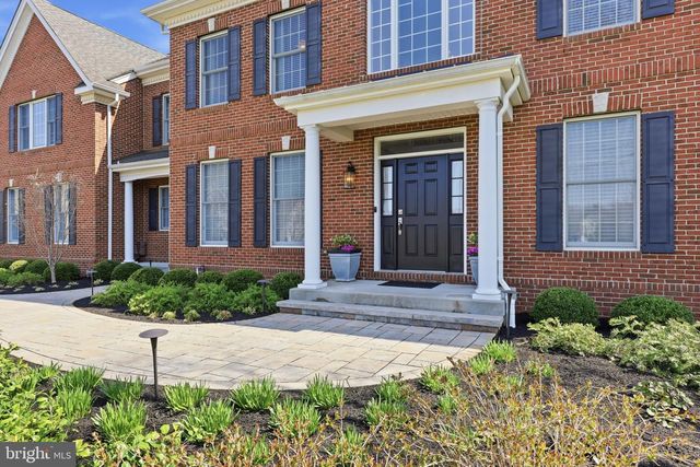 9 HILLVIEW DR, Newtown, PA 18940