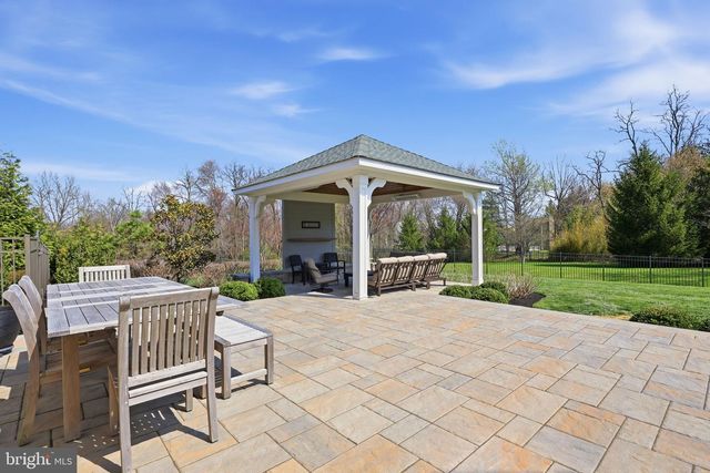 9 HILLVIEW DR, Newtown, PA 18940