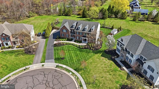 9 HILLVIEW DR, Newtown, PA 18940