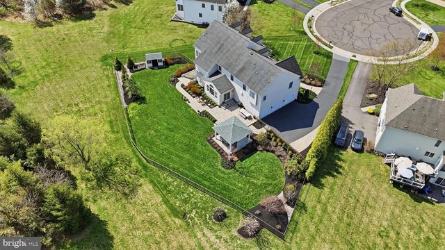 9 HILLVIEW DR, Newtown, PA 18940