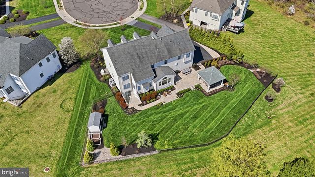 9 HILLVIEW DR, Newtown, PA 18940