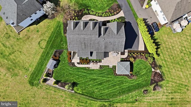 9 HILLVIEW DR, Newtown, PA 18940