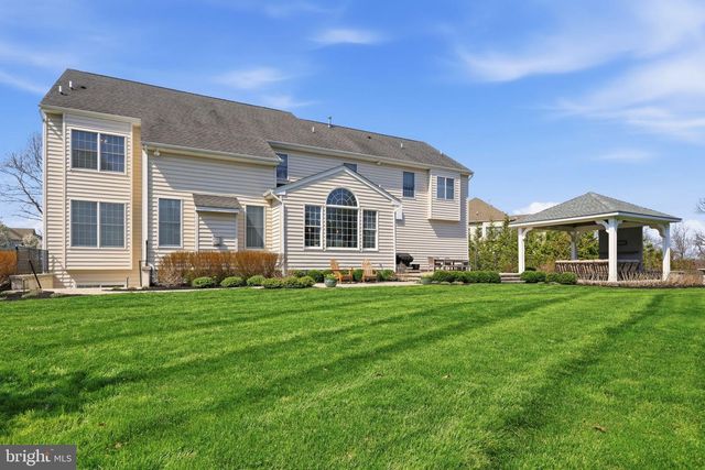 9 HILLVIEW DR, Newtown, PA 18940