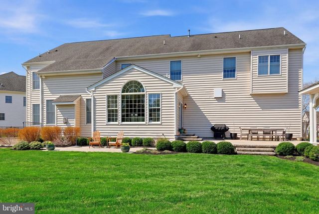 9 HILLVIEW DR, Newtown, PA 18940