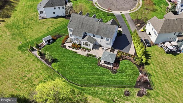 9 HILLVIEW DR, Newtown, PA 18940