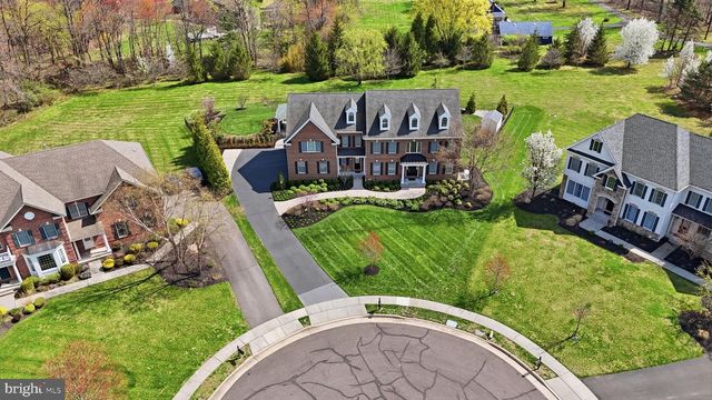 9 HILLVIEW DR, Newtown, PA 18940