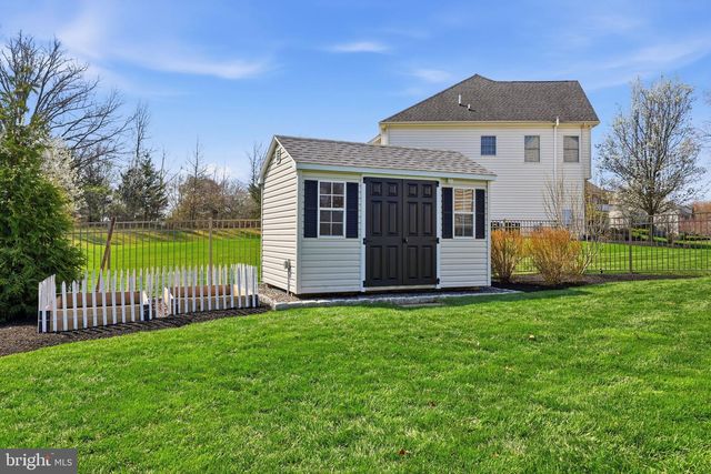 9 HILLVIEW DR, Newtown, PA 18940