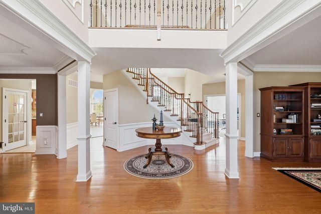 9 HILLVIEW DR, Newtown, PA 18940