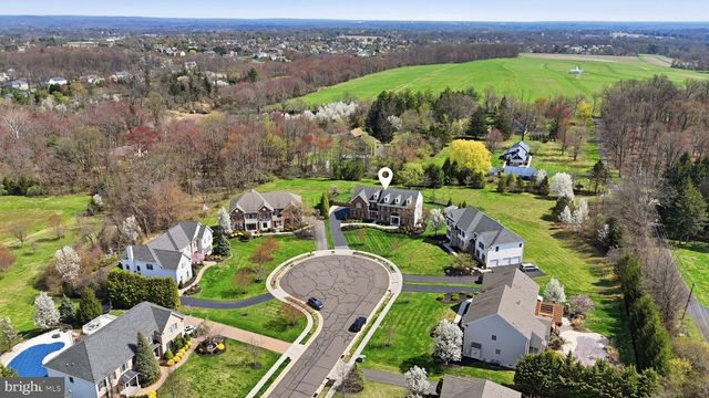 9 HILLVIEW DR, Newtown, PA 18940