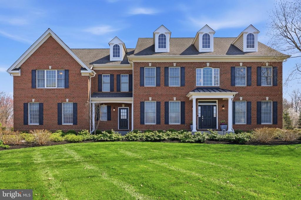 9 HILLVIEW DR, Newtown, PA 18940