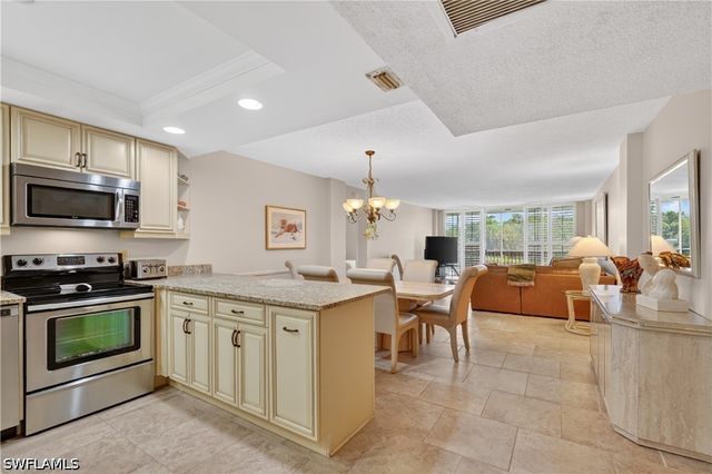 5 Bluebill AVE 201, Naples, FL 34108