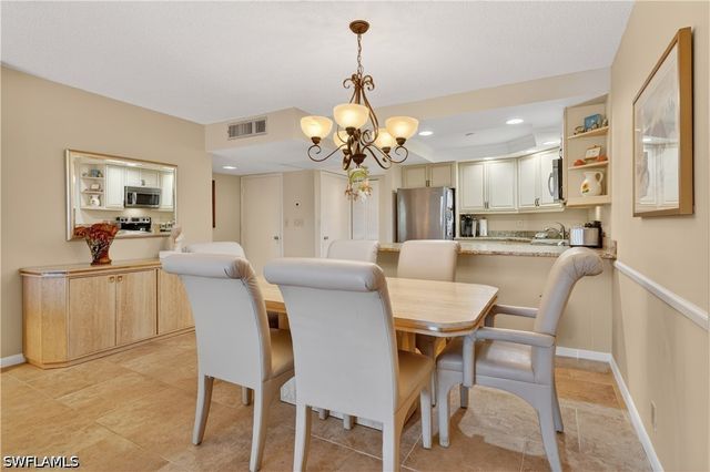 5 Bluebill AVE 201, Naples, FL 34108