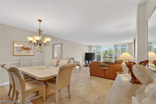 5 Bluebill AVE 201, Naples, FL 34108