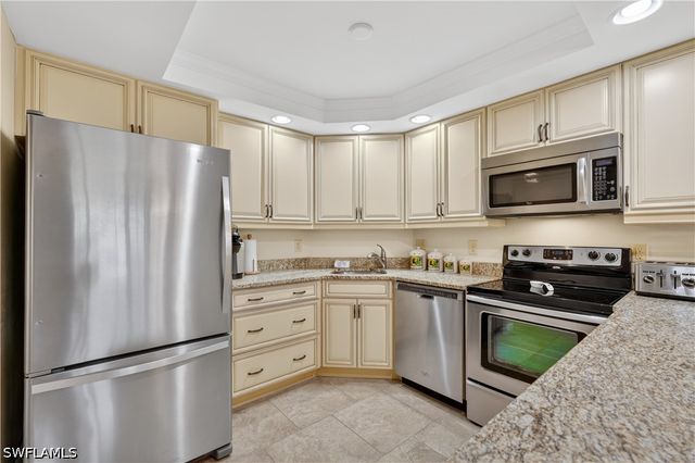 5 Bluebill AVE 201, Naples, FL 34108