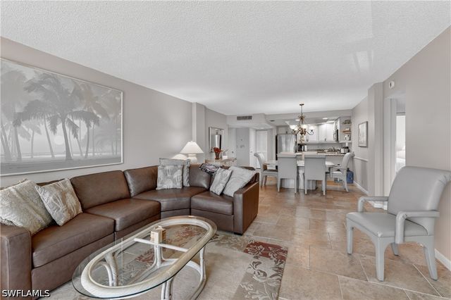 5 Bluebill AVE 201, Naples, FL 34108
