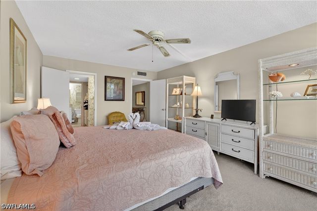 5 Bluebill AVE 201, Naples, FL 34108