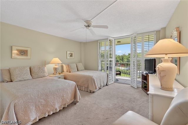 5 Bluebill AVE 201, Naples, FL 34108