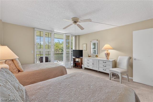 5 Bluebill AVE 201, Naples, FL 34108