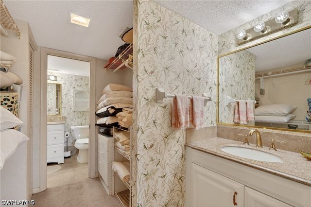 5 Bluebill AVE 201, Naples, FL 34108