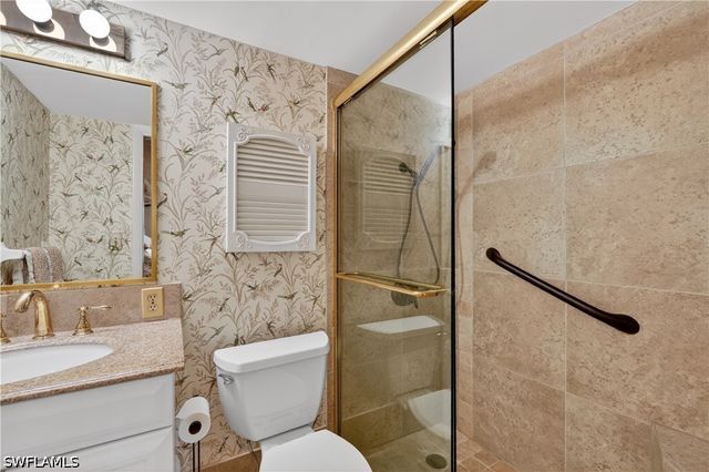 5 Bluebill AVE 201, Naples, FL 34108